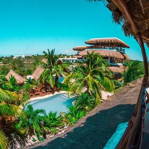 https://ensueno-holbox.quintano-roohotels.com